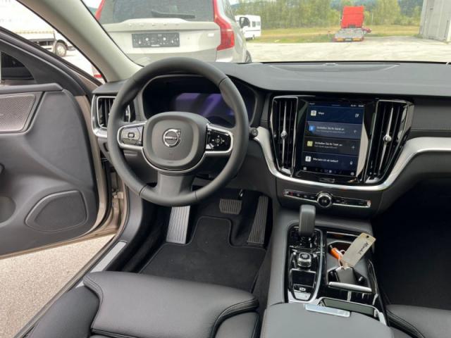 Volvo V60 image 2