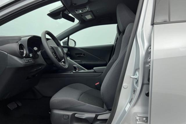 Toyota C-Hr image 2