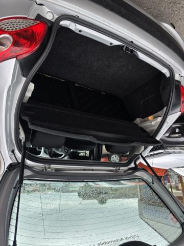 Peugeot 206 image 9