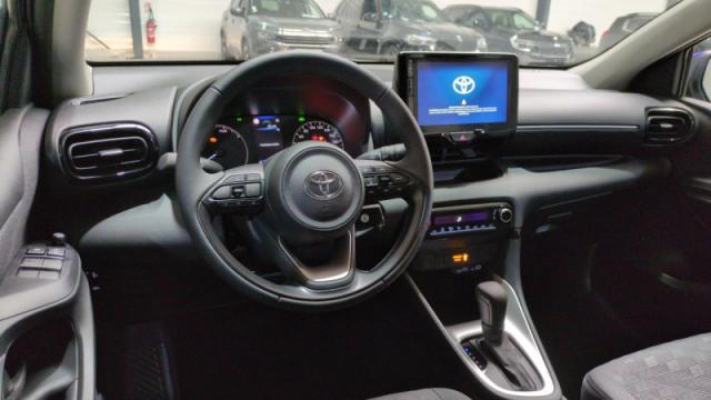 Toyota Yaris image 2