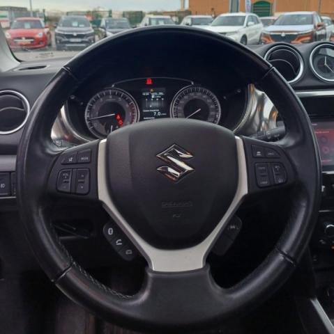 Suzuki Vitara image 9
