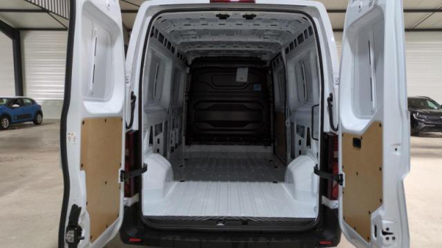 Renault Master image 1