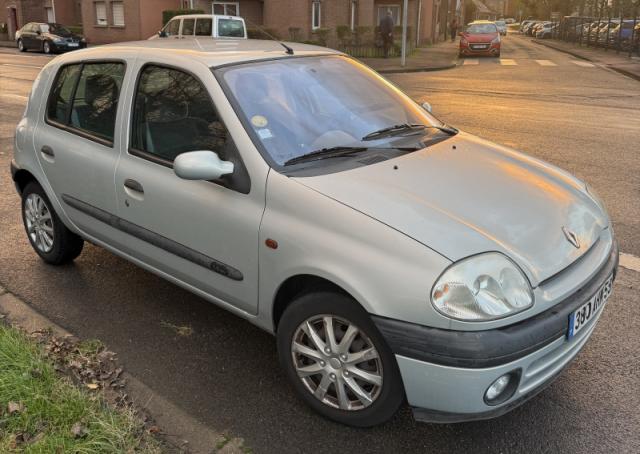 Renault Clio image 2