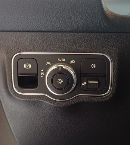 Mercedes Benz Glb image 3