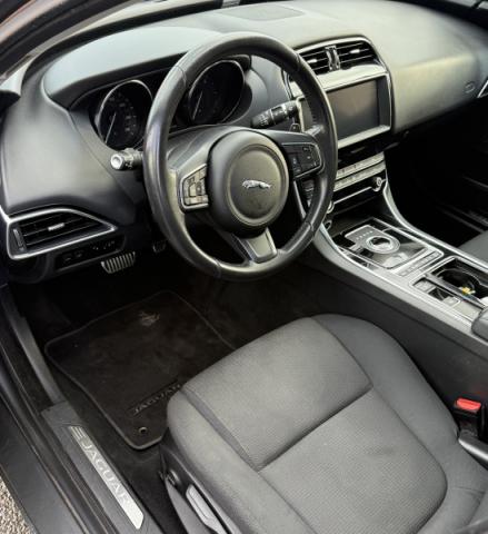 Jaguar Xe image 6