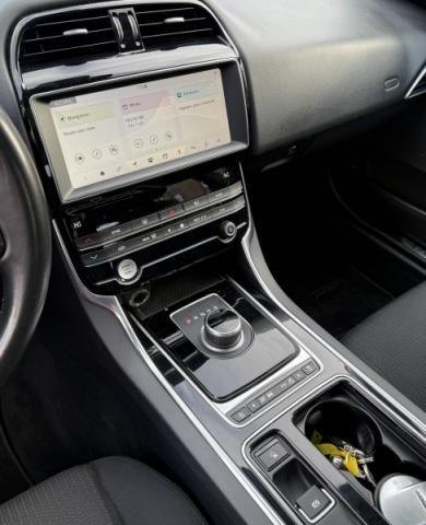 Jaguar Xe image 4
