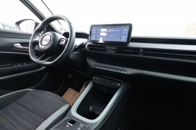 Jeep Avenger image 9