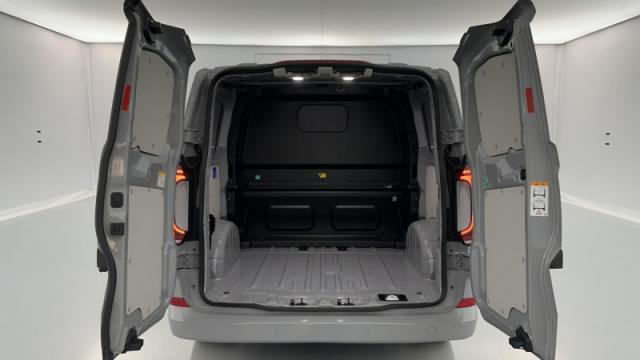 Volkswagen Transporter image 1