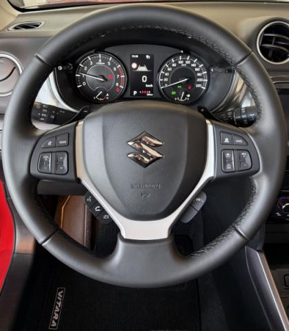 Suzuki Vitara image 1