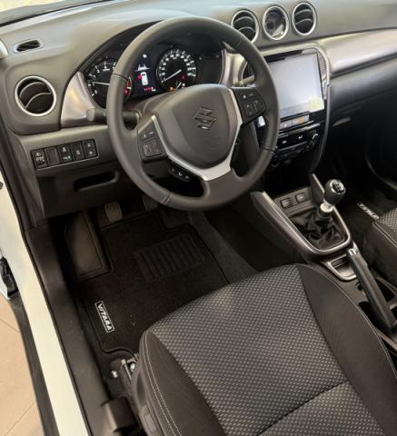 Suzuki Vitara image 8