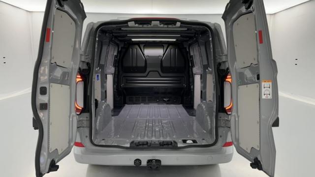 Volkswagen Transporter image 9