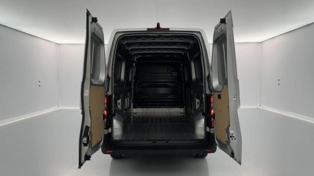 Nissan Interstar image 9