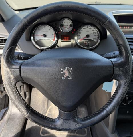 Peugeot 207 image 8