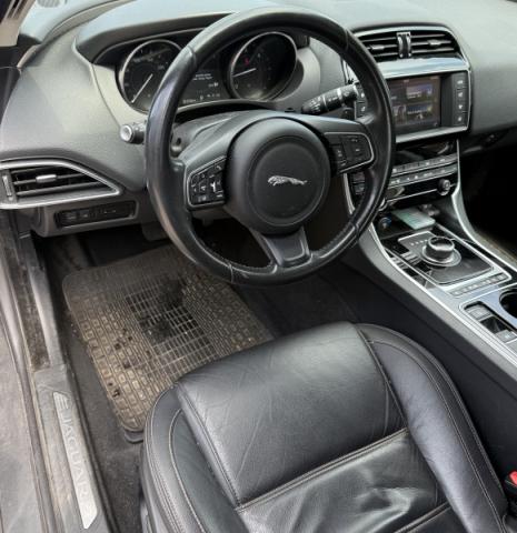 Jaguar Xe image 7