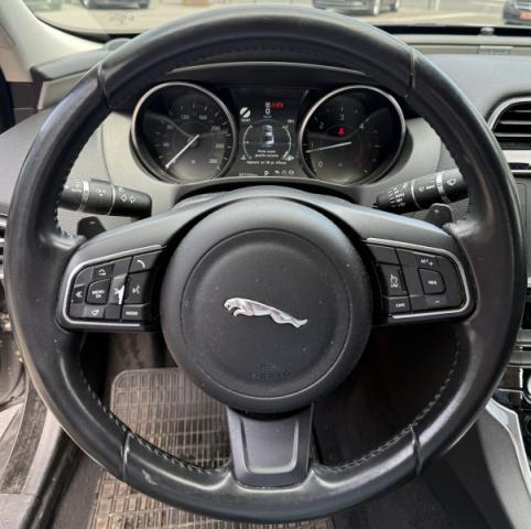 Jaguar Xe image 1