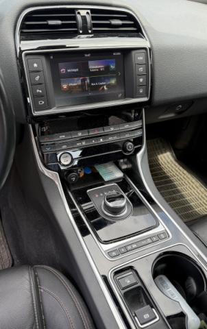 Jaguar Xe image 2