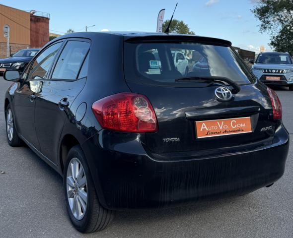 Toyota Auris image 6
