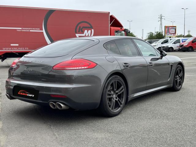 Porsche Panamera image 2