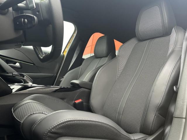 Peugeot 208 image 7