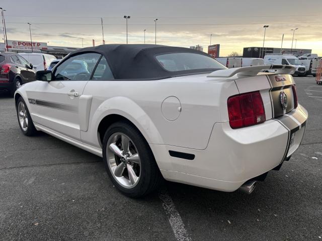 Ford Mustang Convertible image 3