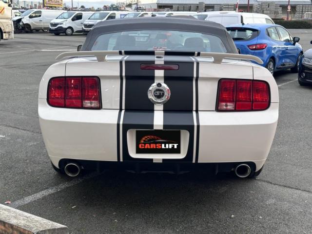 Ford Mustang Convertible image 8