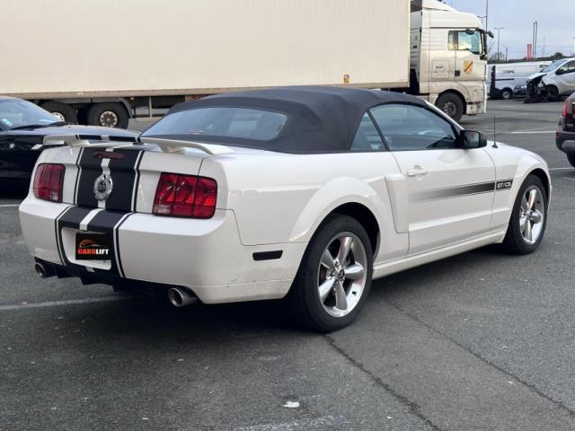 Ford Mustang Convertible image 4