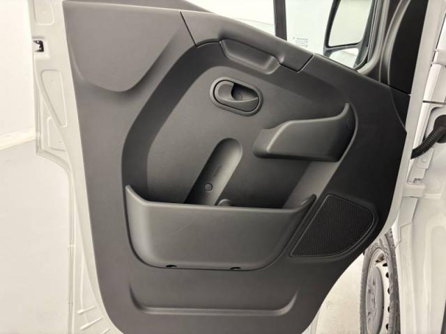 Renault Master image 8