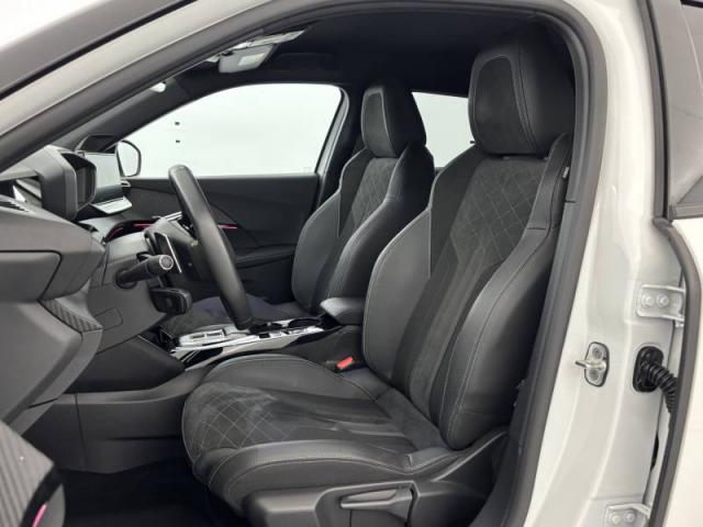 Peugeot 2008 image 8