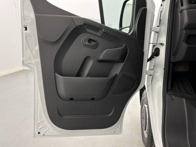 Renault Master image 1