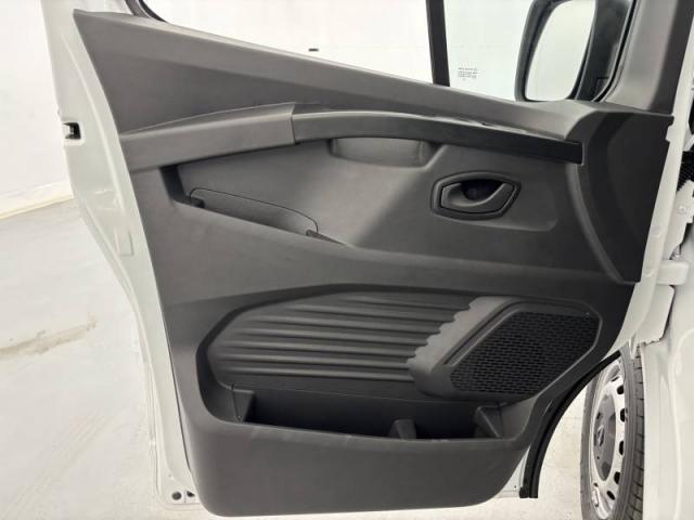 Renault Trafic image 2