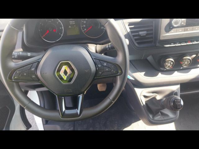 Renault Trafic image 2