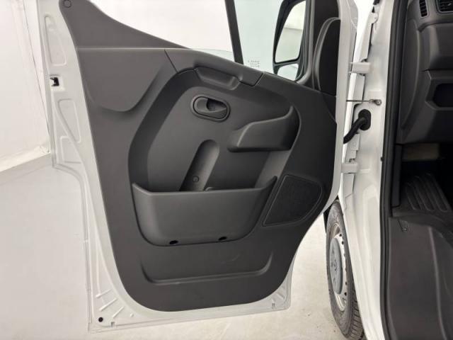 Renault Master image 1