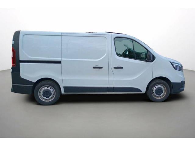 Renault Trafic image 2