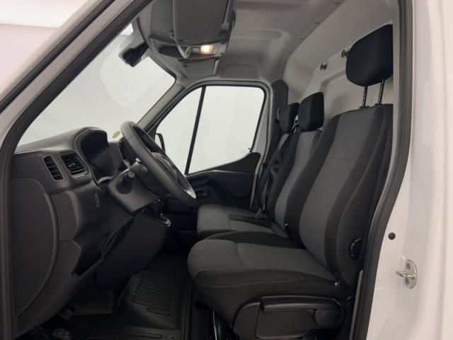 Renault Master image 2
