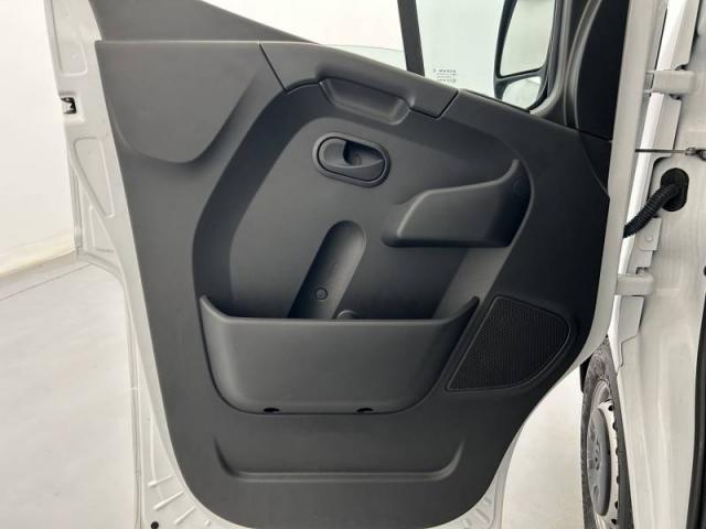 Renault Master image 1