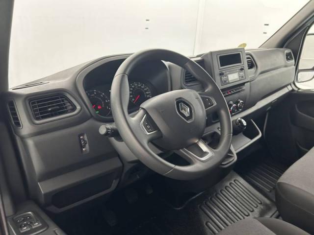 Renault Master image 1