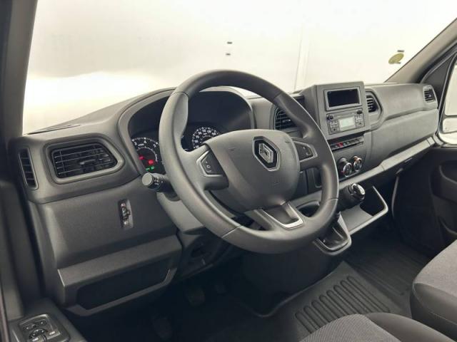 Renault Master image 1