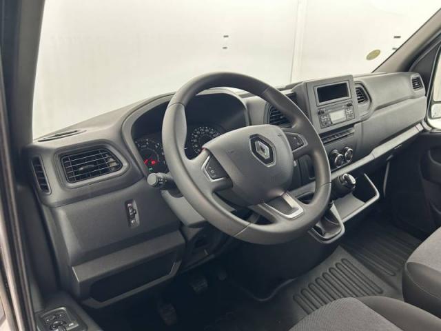 Renault Master image 1