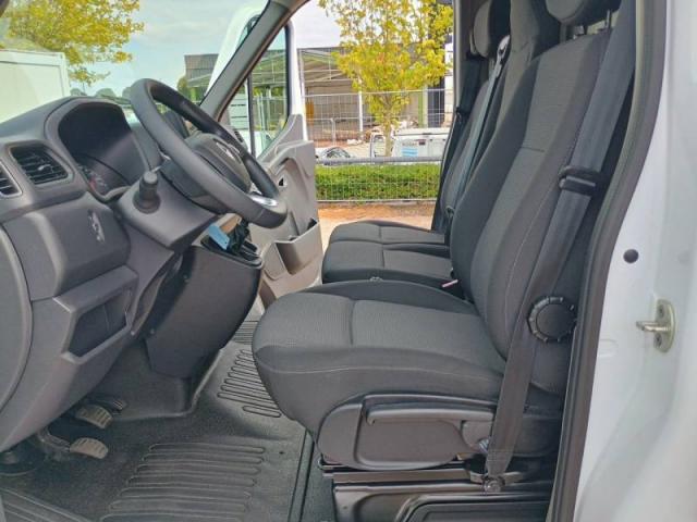 Renault Master image 8
