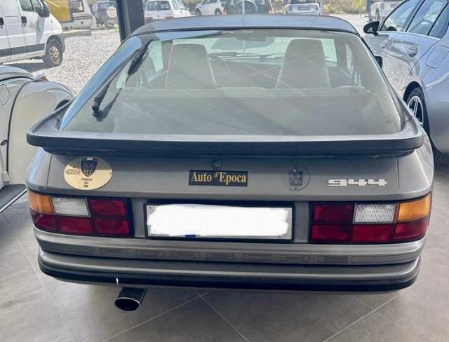 Porsche 944 image 2
