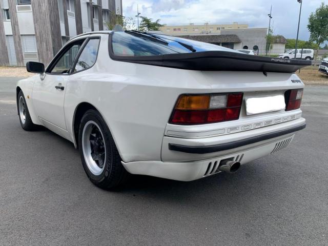 Porsche 944 image 8