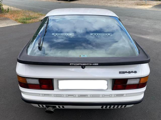 Porsche 944 image 7