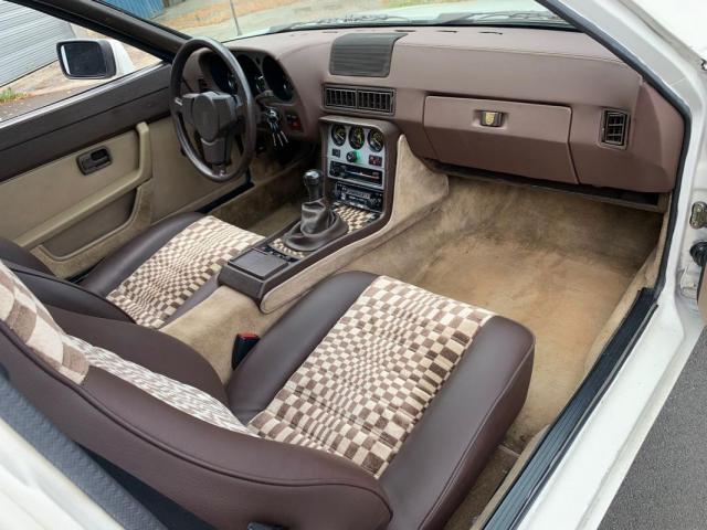 Porsche 944 image 6