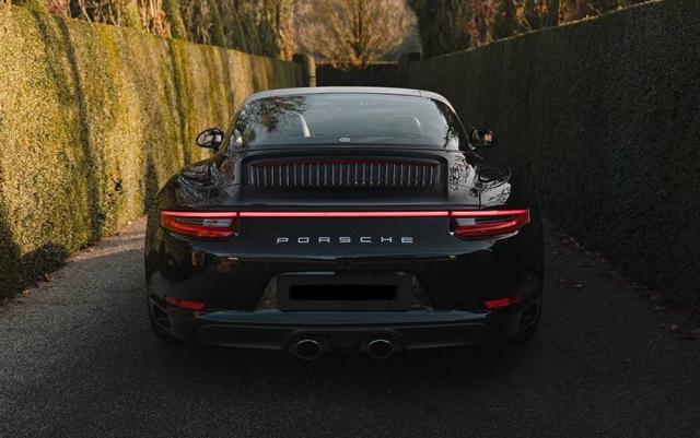 Porsche 911 image 8