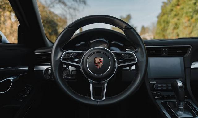 Porsche 911 image 9