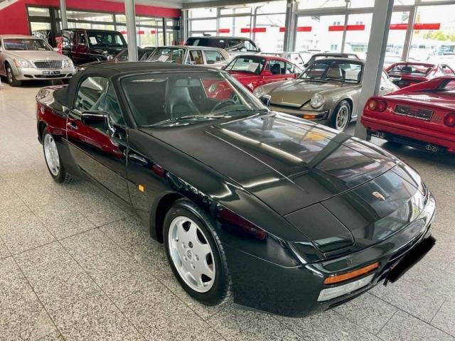 Porsche 944 image 2