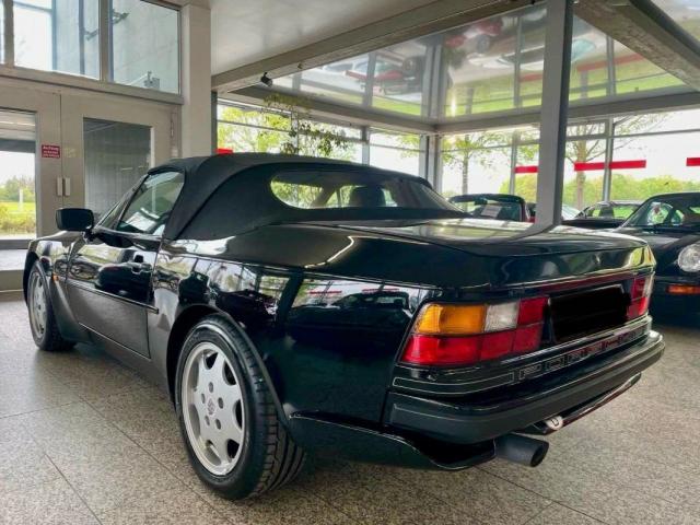 Porsche 944 image 6