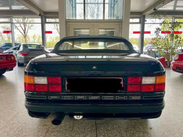 Porsche 944 image 8