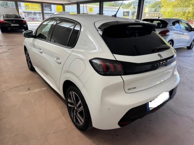 Peugeot 208 image 8