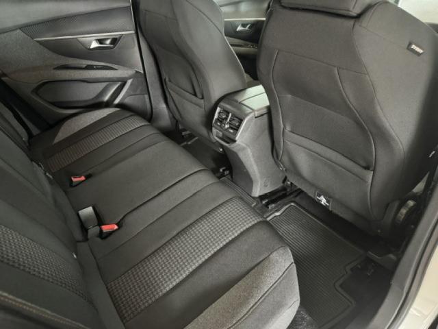 Peugeot 3008 image 3